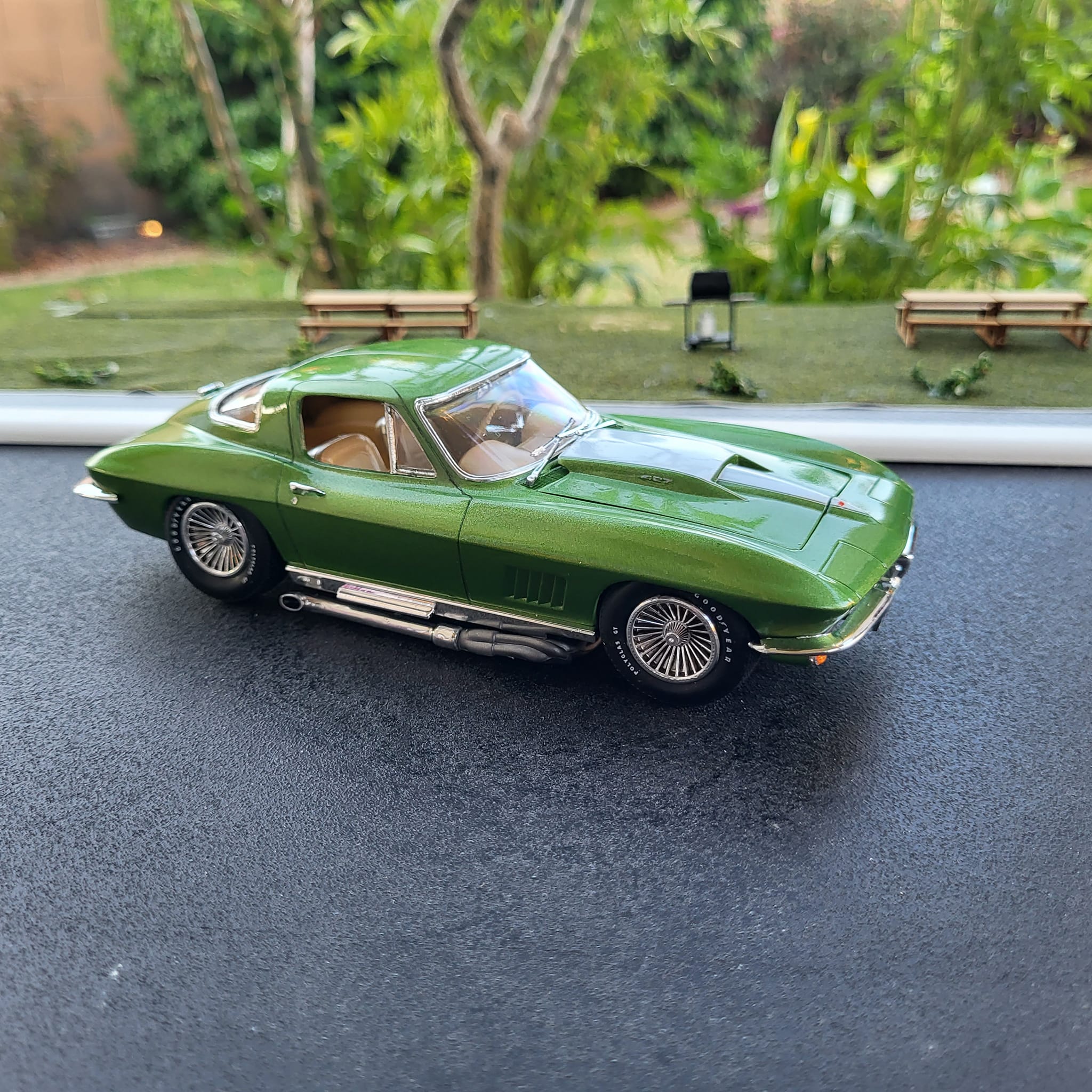 I'm done! Revell's 1967 Corvette Sting ray Sports Coupe 2n1 kit.