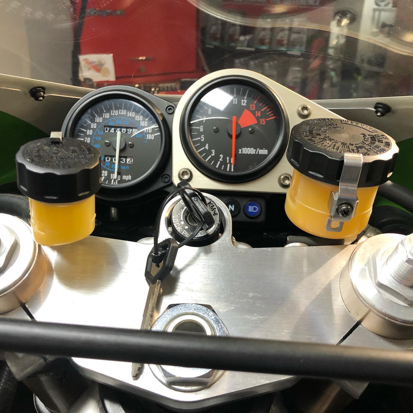 Ollie has the ZX7RR vin 00038 back on the lift as some parts are