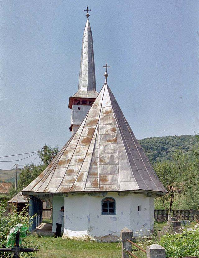 I Love - Biserica de lemn din Chechiș a fost ridicată în anul 1797 și a ...
