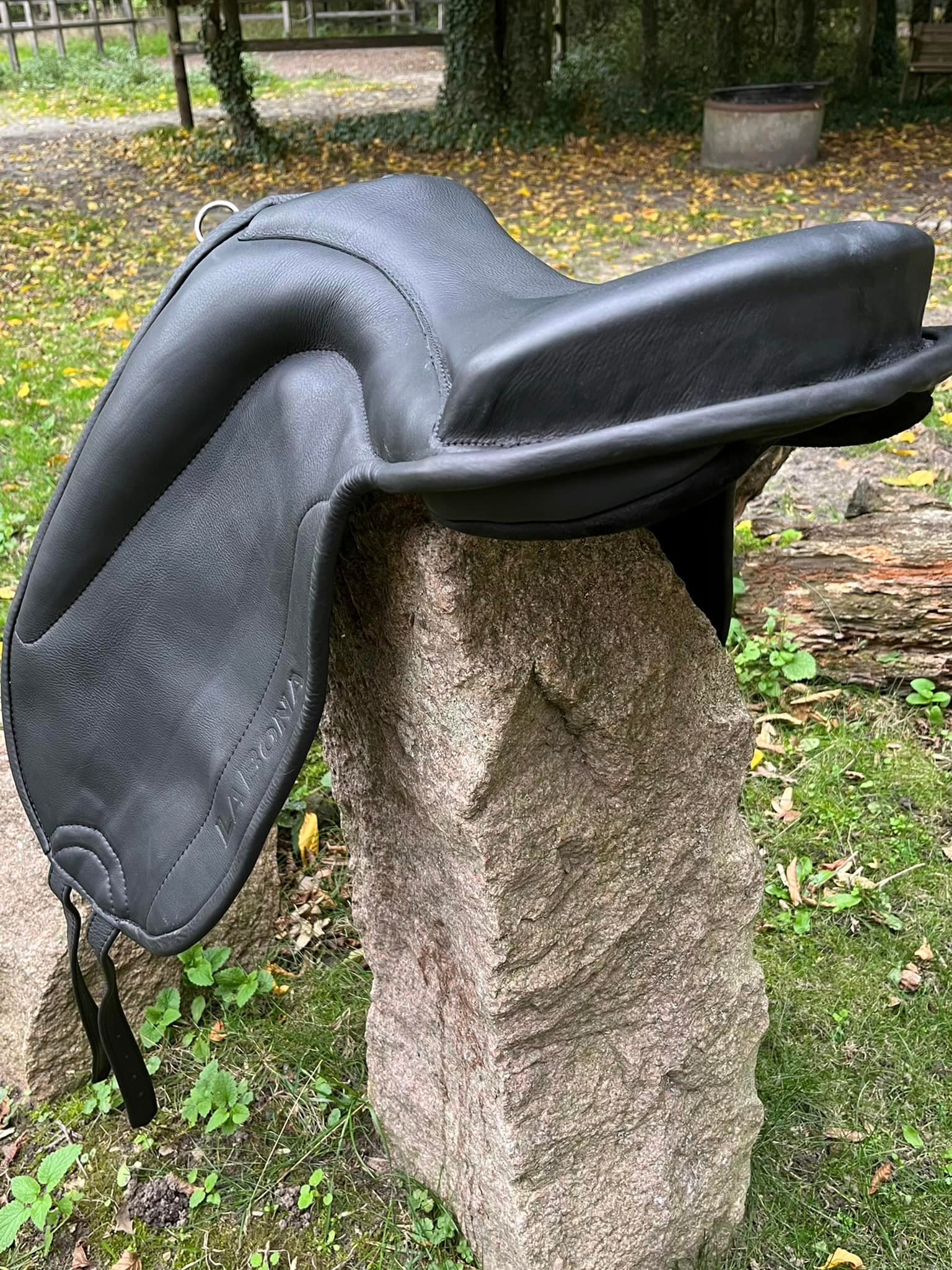 LaBona - Authentic Saddles & Pads