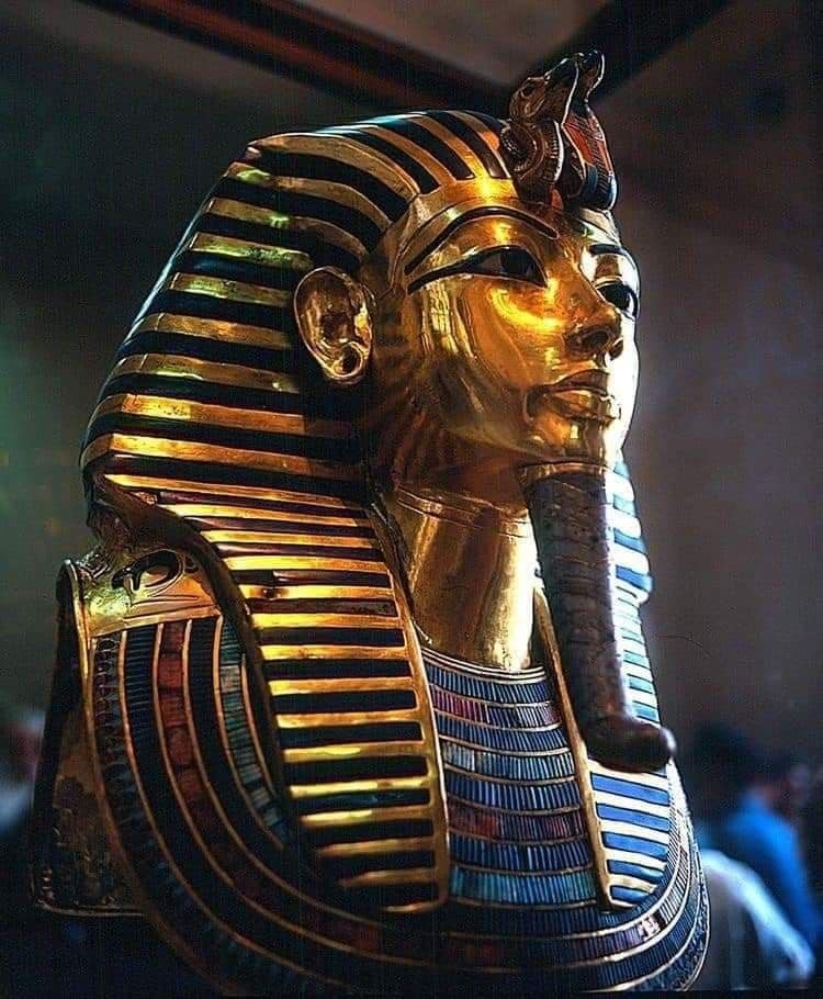 Beautiful - The golden mask of Tutankhamun is one of the most iconic ...