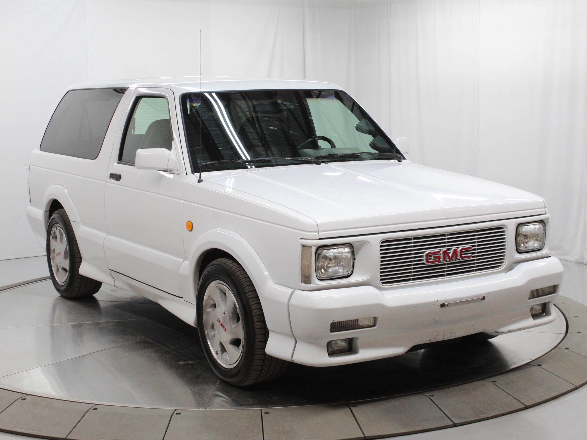 1992 GMC Typhoon — The SUV That Shocked Supercars ? Before 