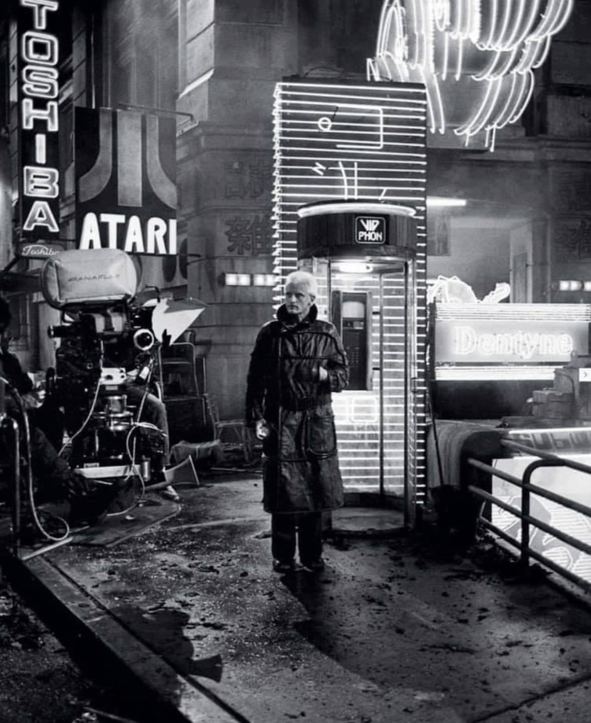 Rutger Hauer on set of Blade Runner