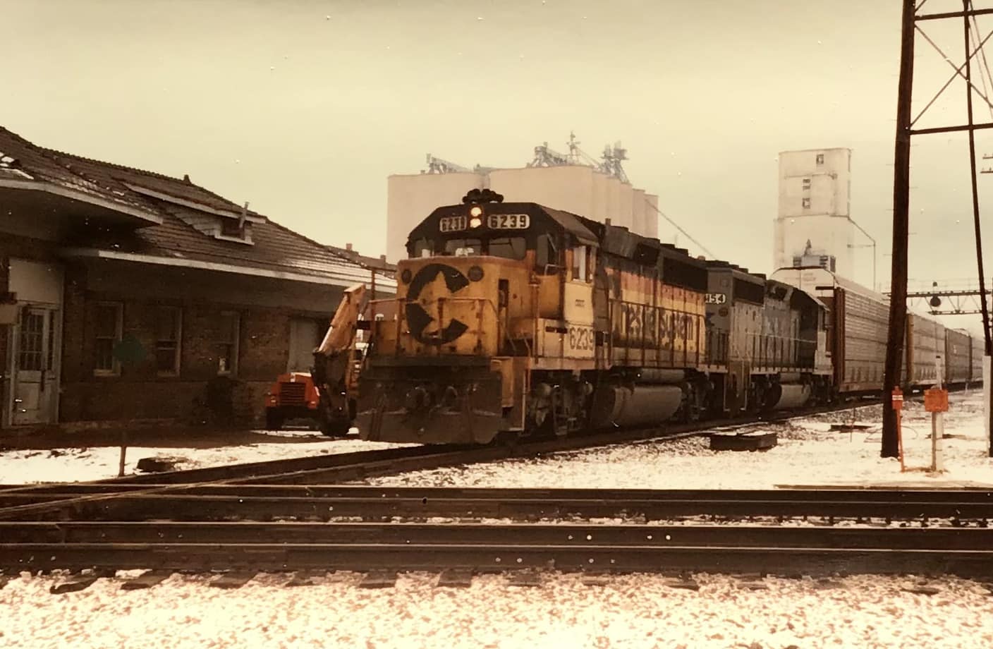 CSX GP40-2 locomotive with auto rack train