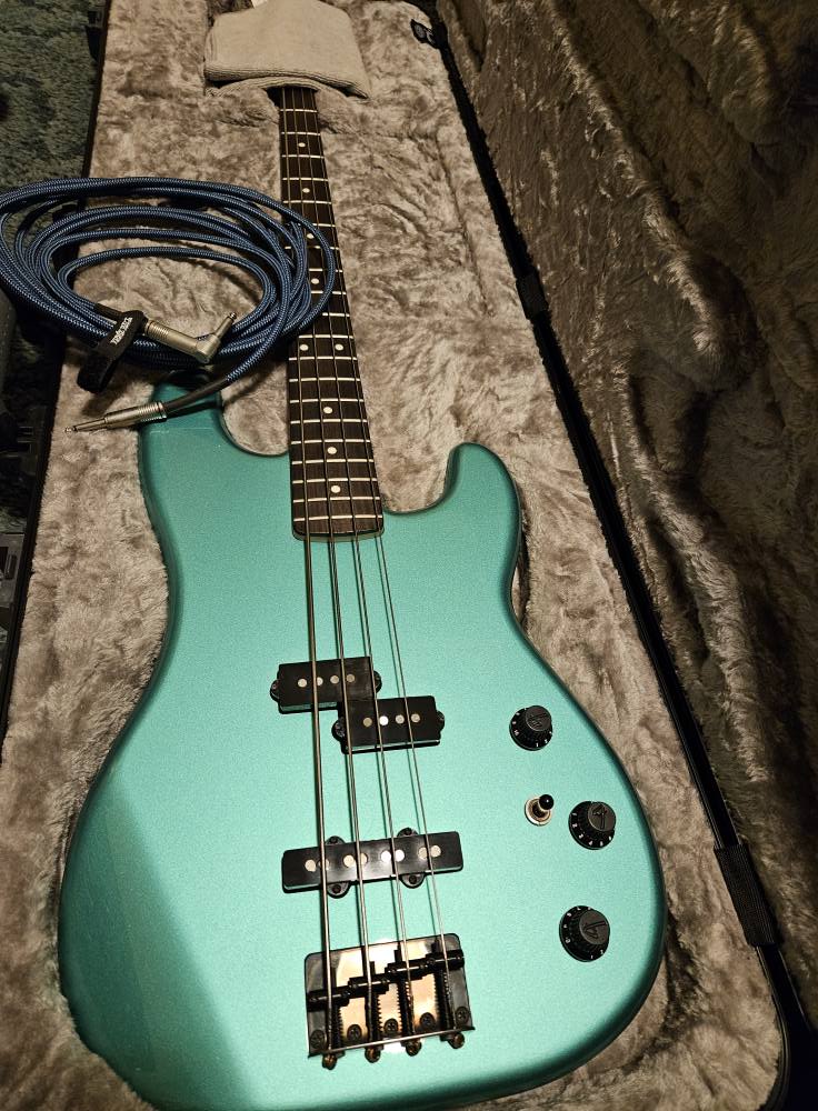 Here is my setup, PJ Boxer with a Mark bass 500w