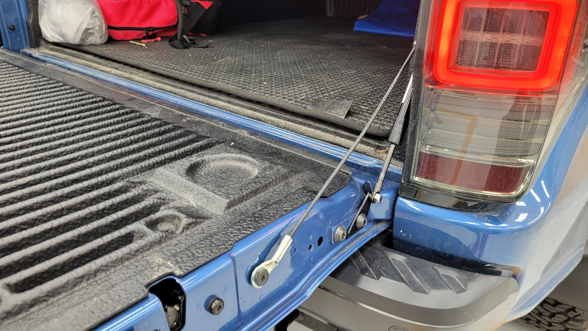 PROLIFT TAILGATE ASSIST INSTALLED IN A FORD RANGER RAPTOR PROLIFT ...