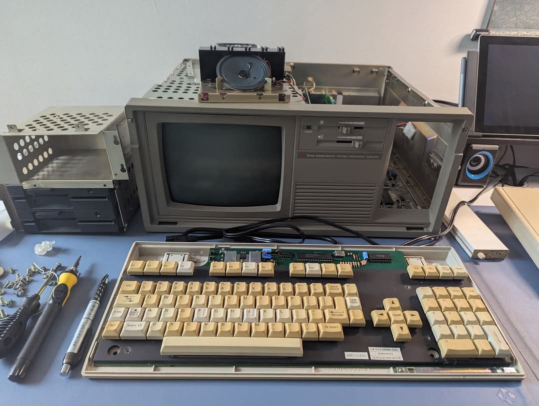 My latest donation is an Texas Instruments Professional Portable