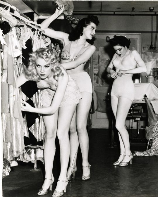 vestiges-the-earl-carroll-vanities-dancers-in-the-1940s-were-a