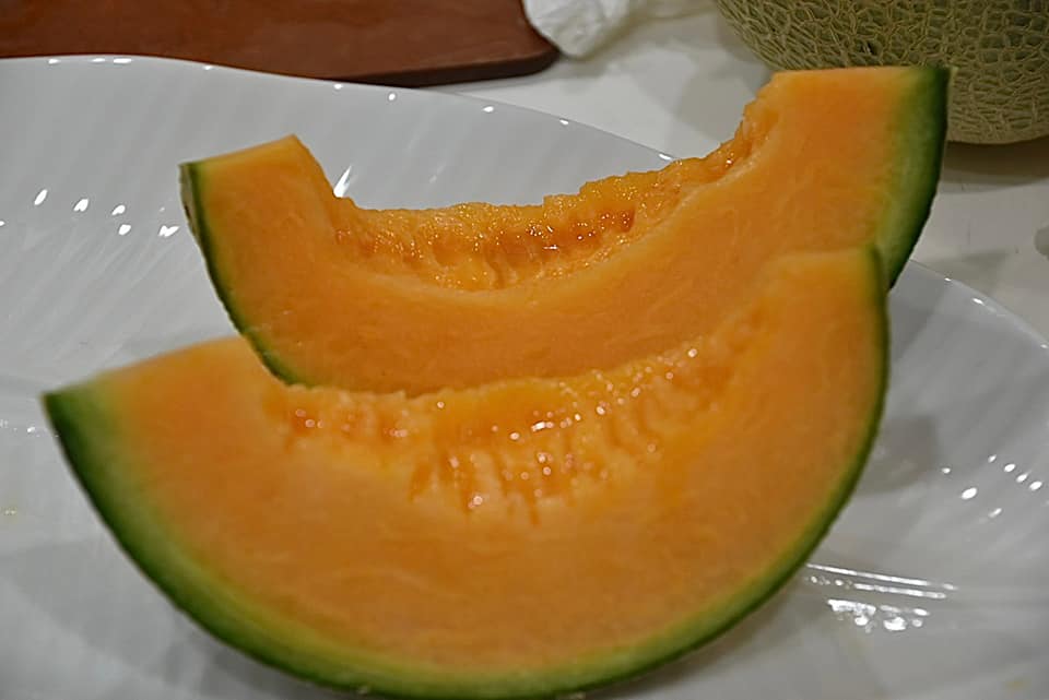 一畝好田 - 載瓜回竹北囉~綠肉阿露絲陸續寄出囉，橘肉北海道瓜瓜友們開吃了嗎，下週橘瓜批剩沒幾顆囉~預購請點入~... | Facebook