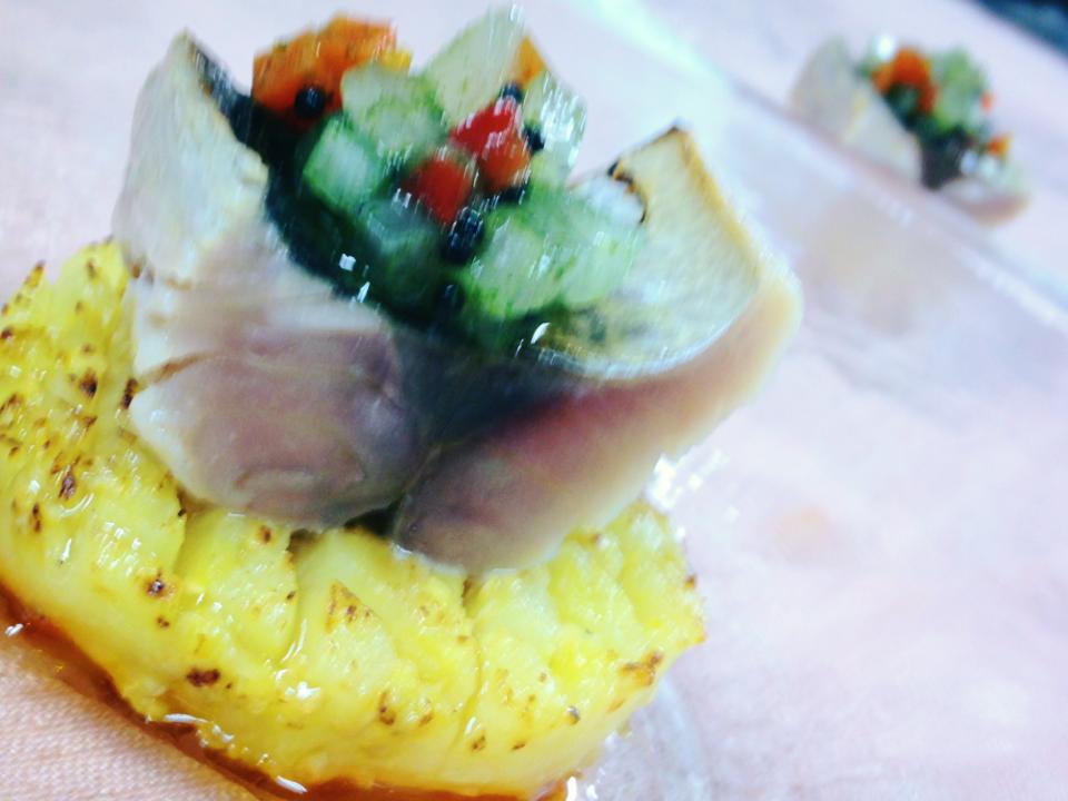 Lesperance レスペランス - 今日のフルコースはこの料理から♪(´ε` ) 真鯖の燻製ミキュイと遠州とろけるナスのロースト。 サバを ...