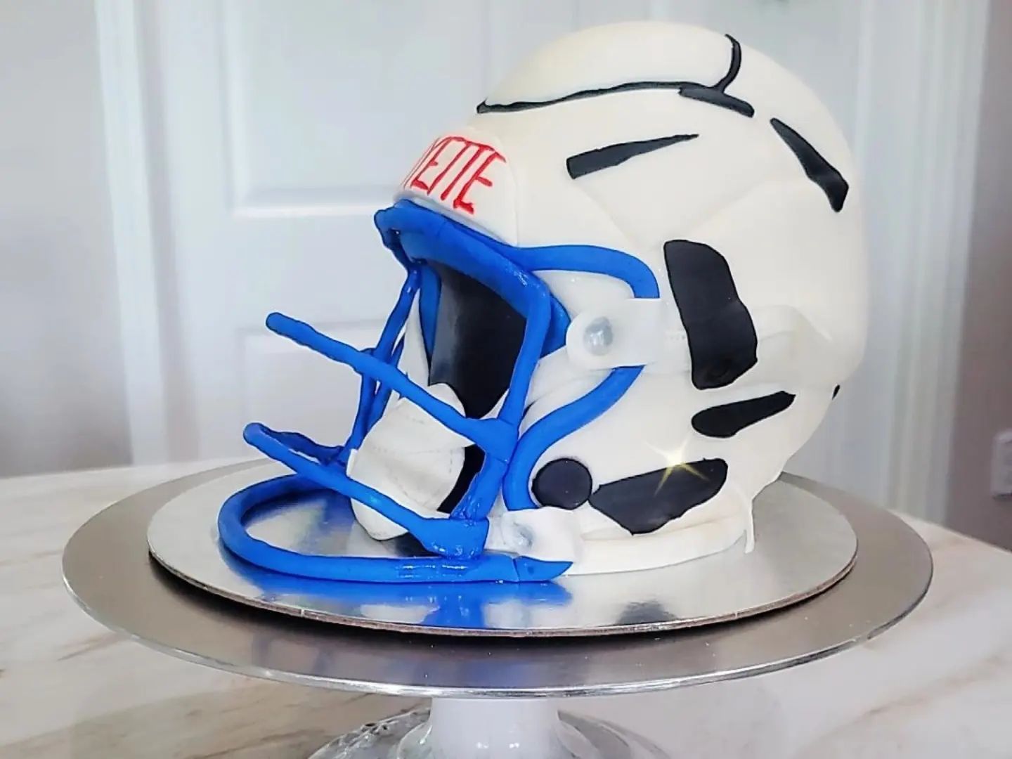 fondant cutout football helmet Teenyyou 2 Pcs 7.56 Inch Large Cookie Cutter Football Shaped Baking Cookie Cutters Stainless Steel Oversized for Sports Themed Party: Home & Kitchen It is ideal for creating memorable photo opportunities at Super Bowl parties or for adding a unique decorative element to your personal space Football helmet cake ideas and