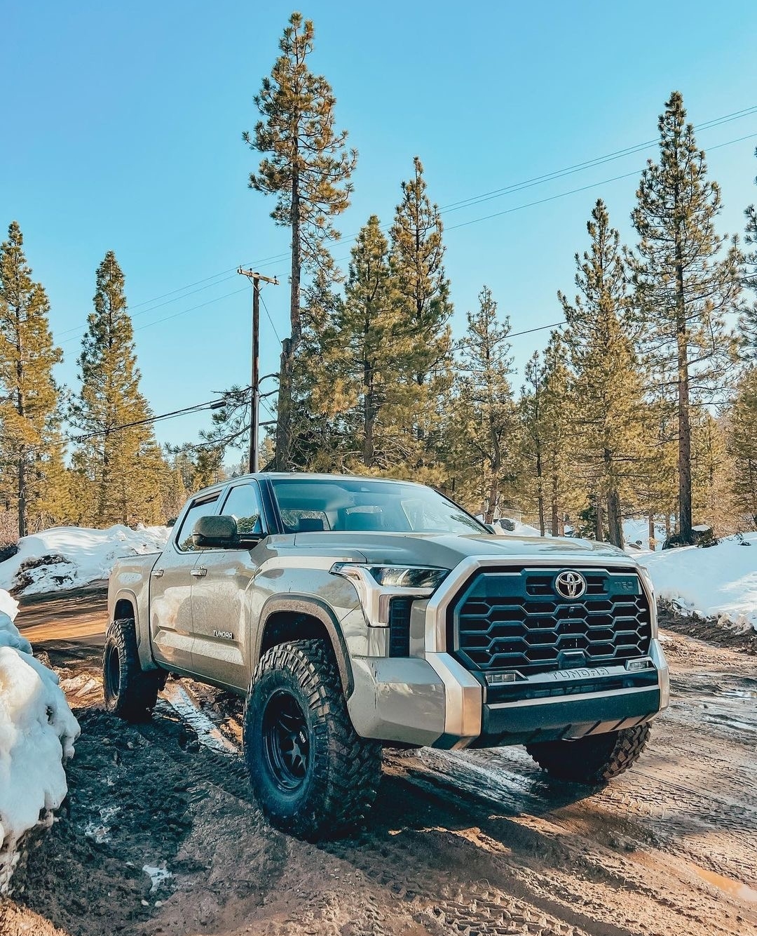 Tundra ［3ED］ The 3rd generation Tundra sits proper on 37 inch #TrailGrapplers 🔥