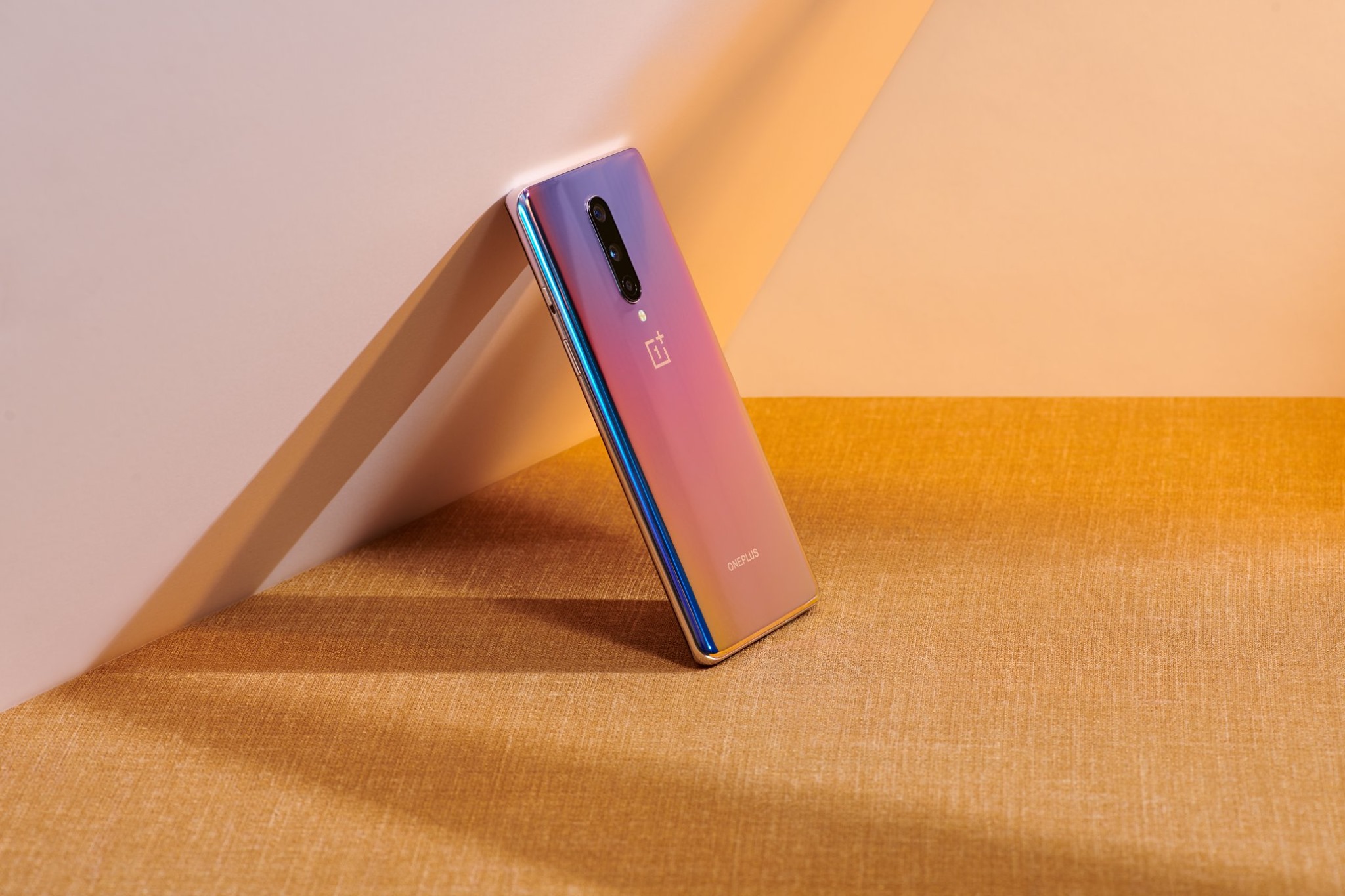 Interstellar Glow on the OnePlus 8 Series is captivatingly