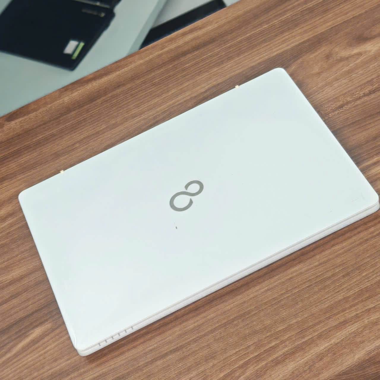 LIFEBOOK AH50/B3 富士通 Lifebook AH50/B3 i7-7700HQ 8GB 256GB