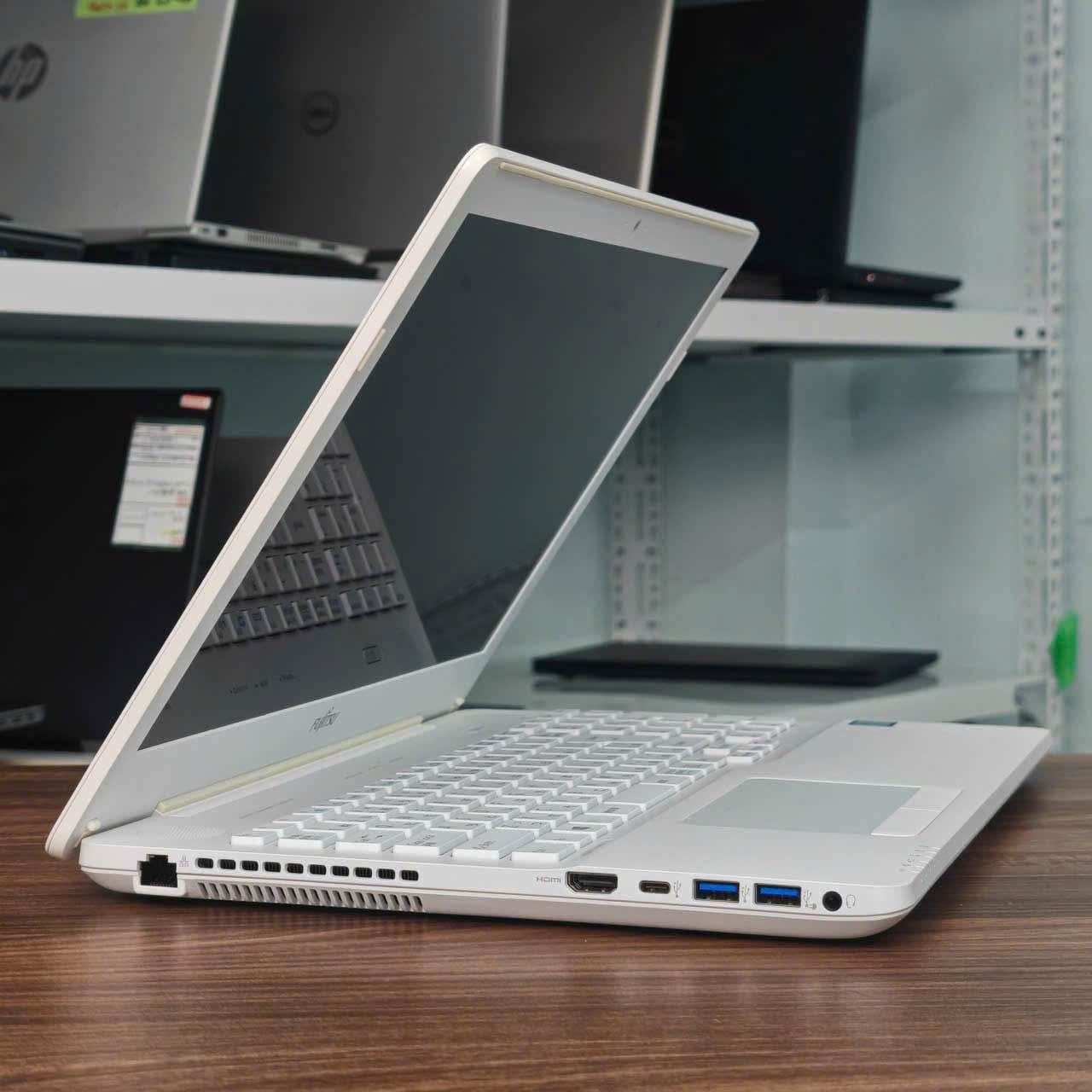 富士通 Lifebook AH50/B3 i7-7700HQ 8GB 256GB 富士通 Lifebook AH50