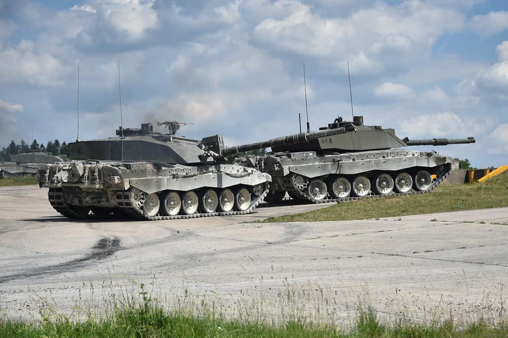 MilitaryPhotoDepot - British soldiers with the Queen’s Royal Hussars in ...