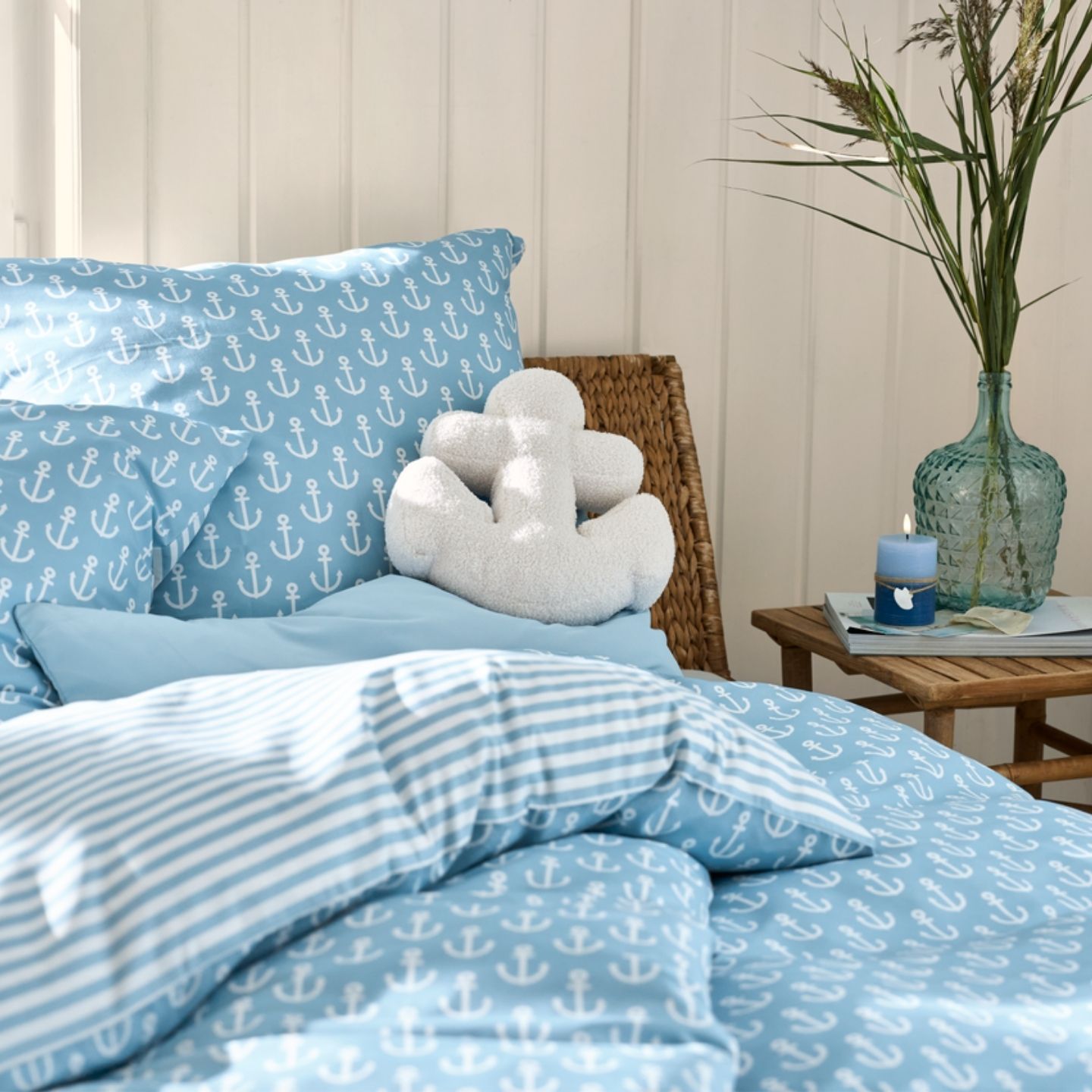 Entdecke jetzt maritime Nacht- und Bettwäsche in unseren Filialen, Supermarktregalen und in unserem Online Shop. 🌊 Schick deine Gedanken auf Reisen