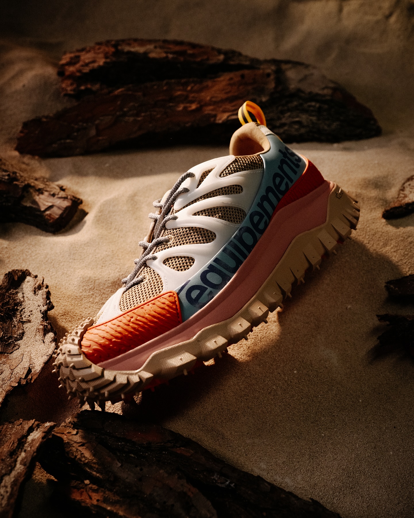 Born to roam. With a Vibram Megagrip tread and sleek silhouette 