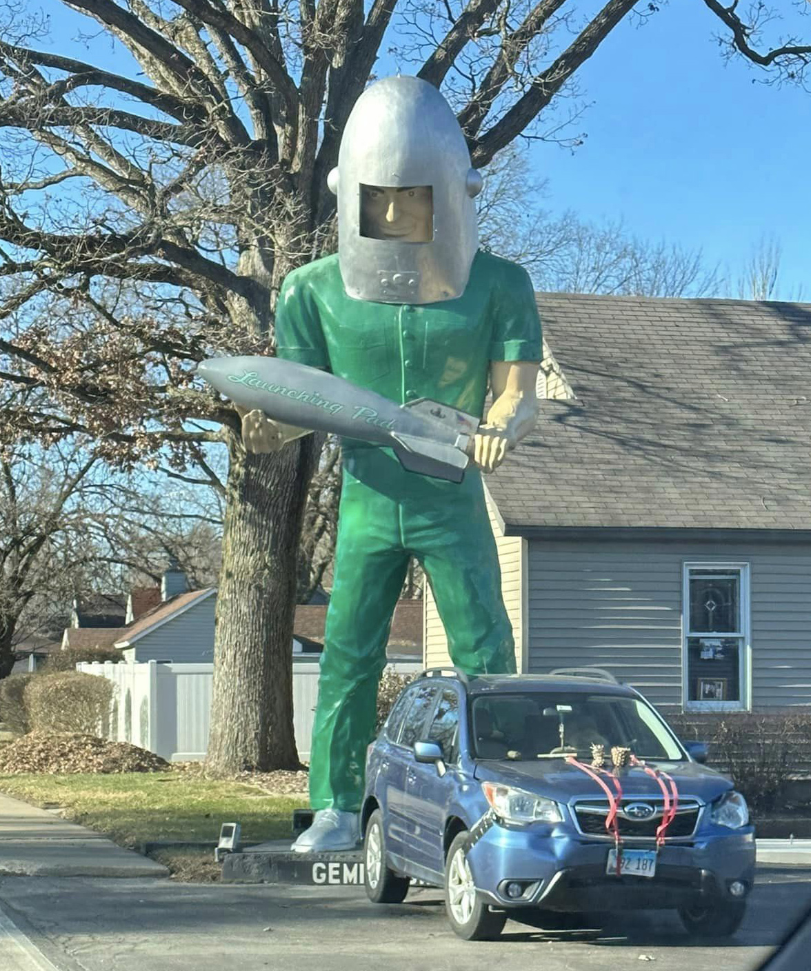 Junker car blocks Gemini Giant photos on Route 66