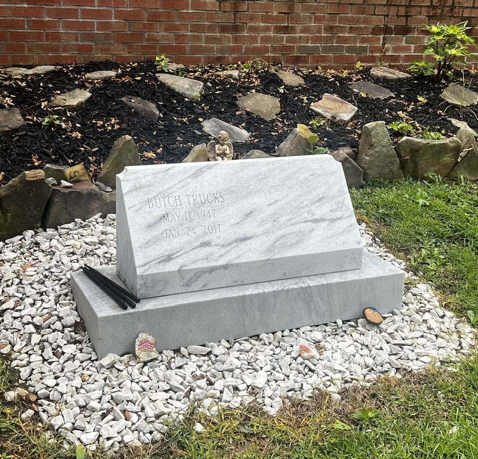 Visiting Allman Brothers Band legends at Rose Hill Cemetery