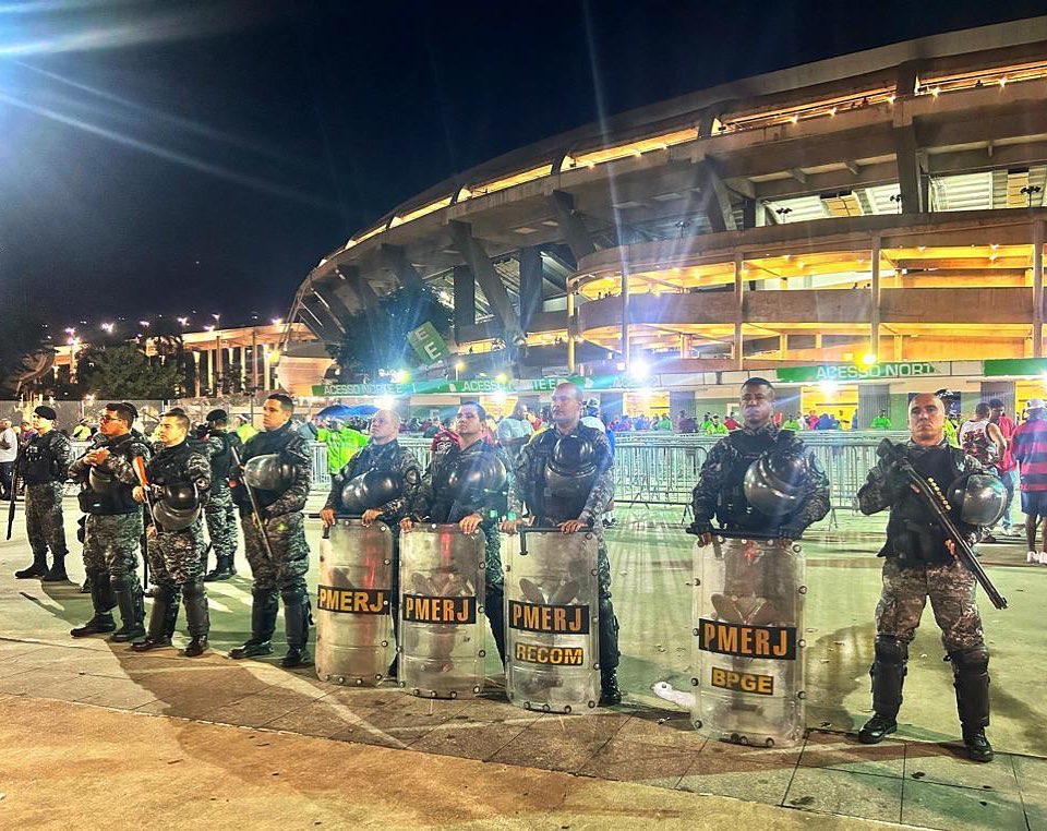 Segunda-feira de clássico no Maracanã: Flamengo x Vasco. Pra quem vai a ...