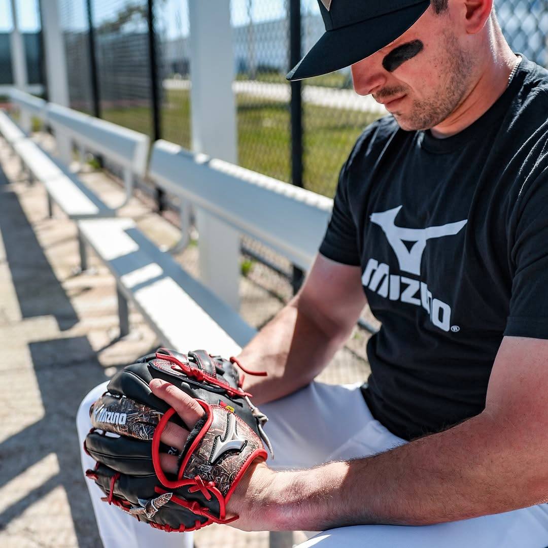 オースティンライリー ミズノ Austin Riley sporting his new Mizuno