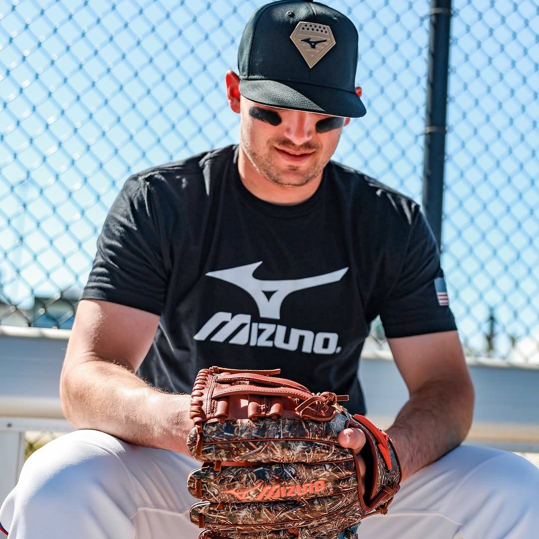 ミズノ 軟式グローブ　オースティン・ライリーモデル　MIZUNO オースティンライリー ミズノ Austin Riley sporting his new Mizuno