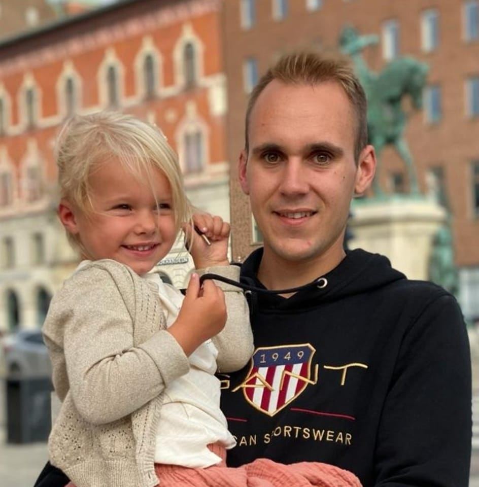 martin-svenssons-dotter-vidare-i-idol-men-juryn-k-nde-inte-igen-pappa