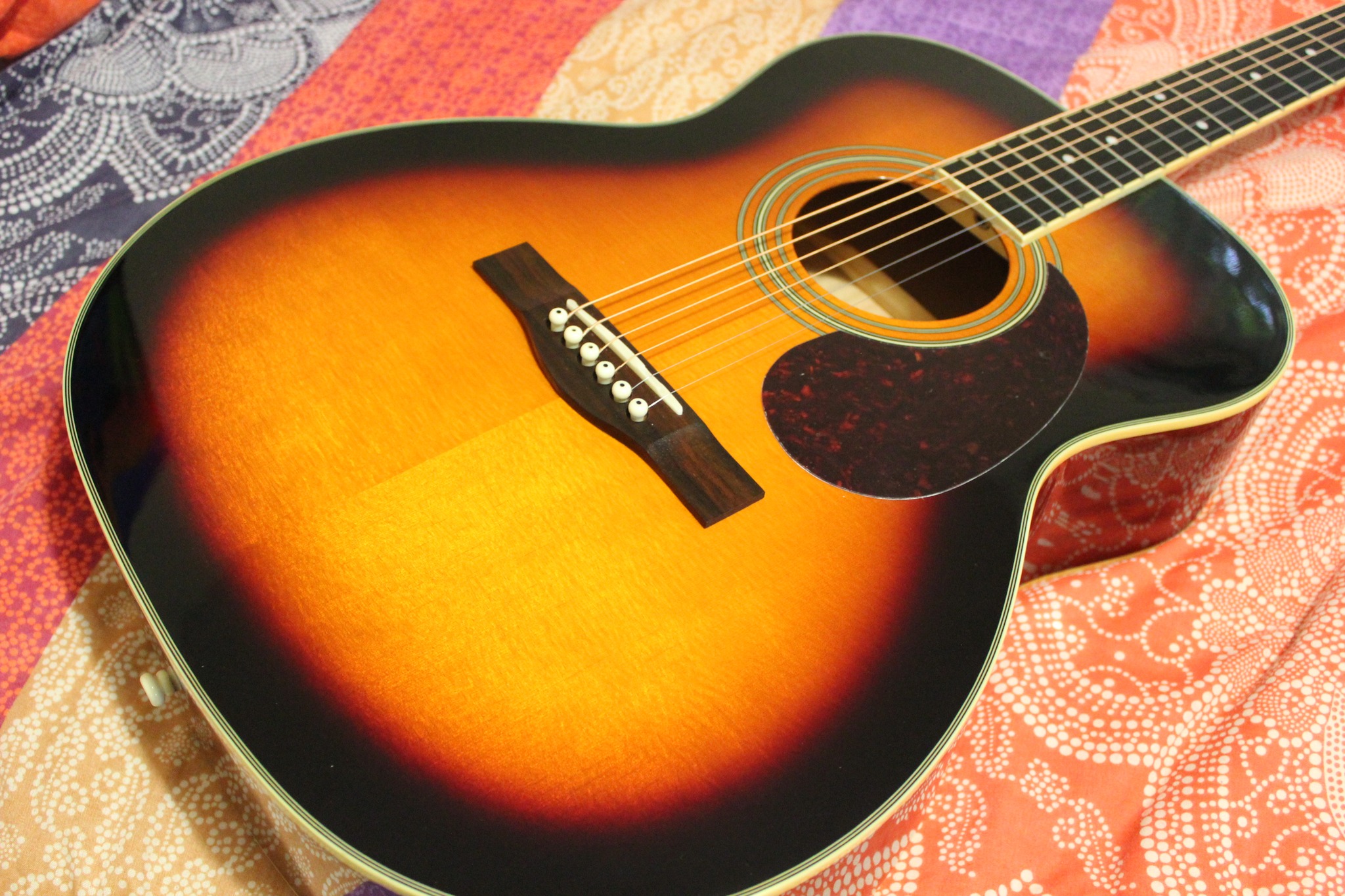 Lumber LF2-VS acoustic guitar. I don't have much info about this
