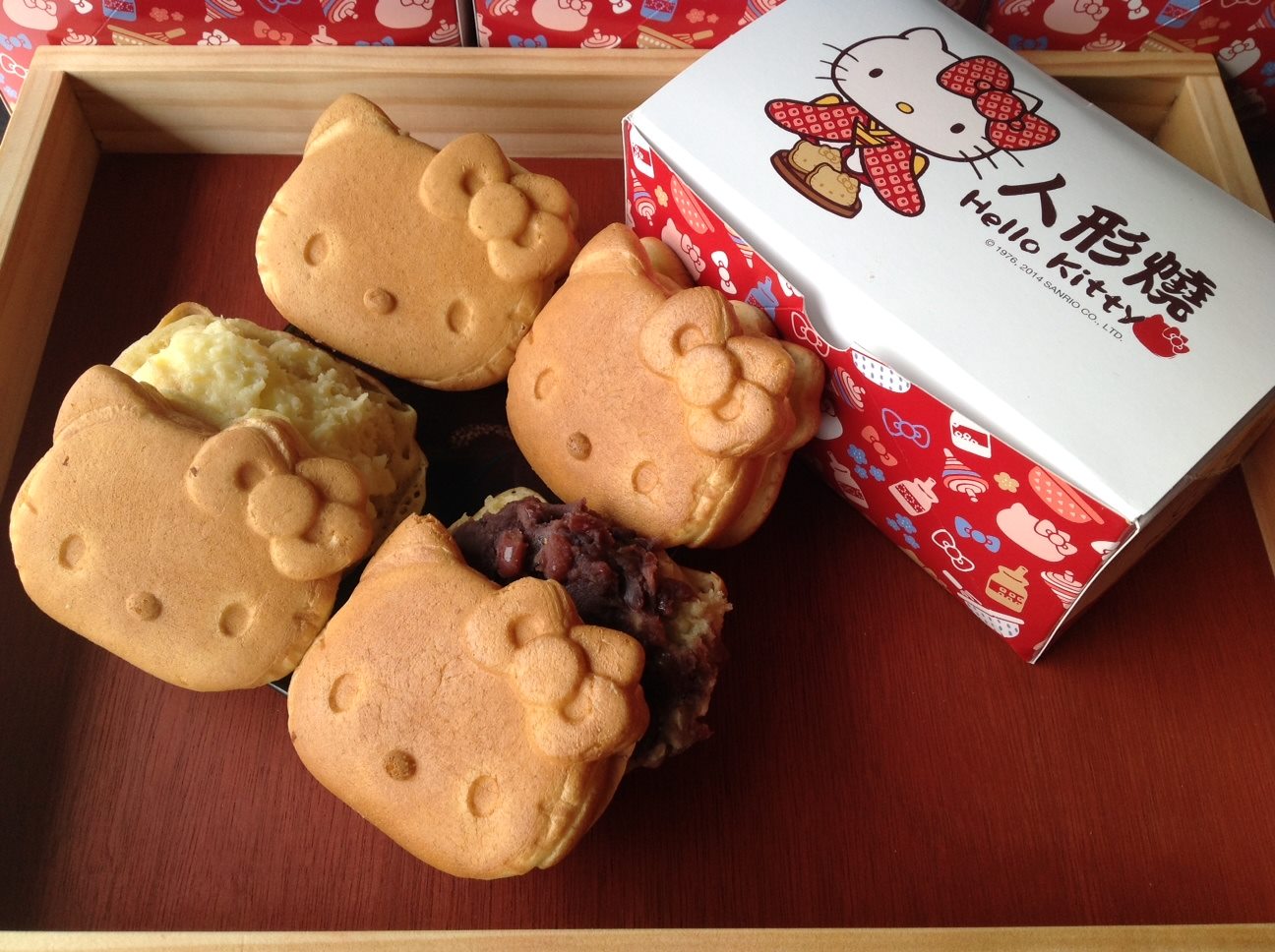 Hello Kitty with Sanrio Friends - 阿囉哈!! 上次介紹的KITTY人形燒,又要巡迴開賣囉 暑假檔期如下喔 6 ...