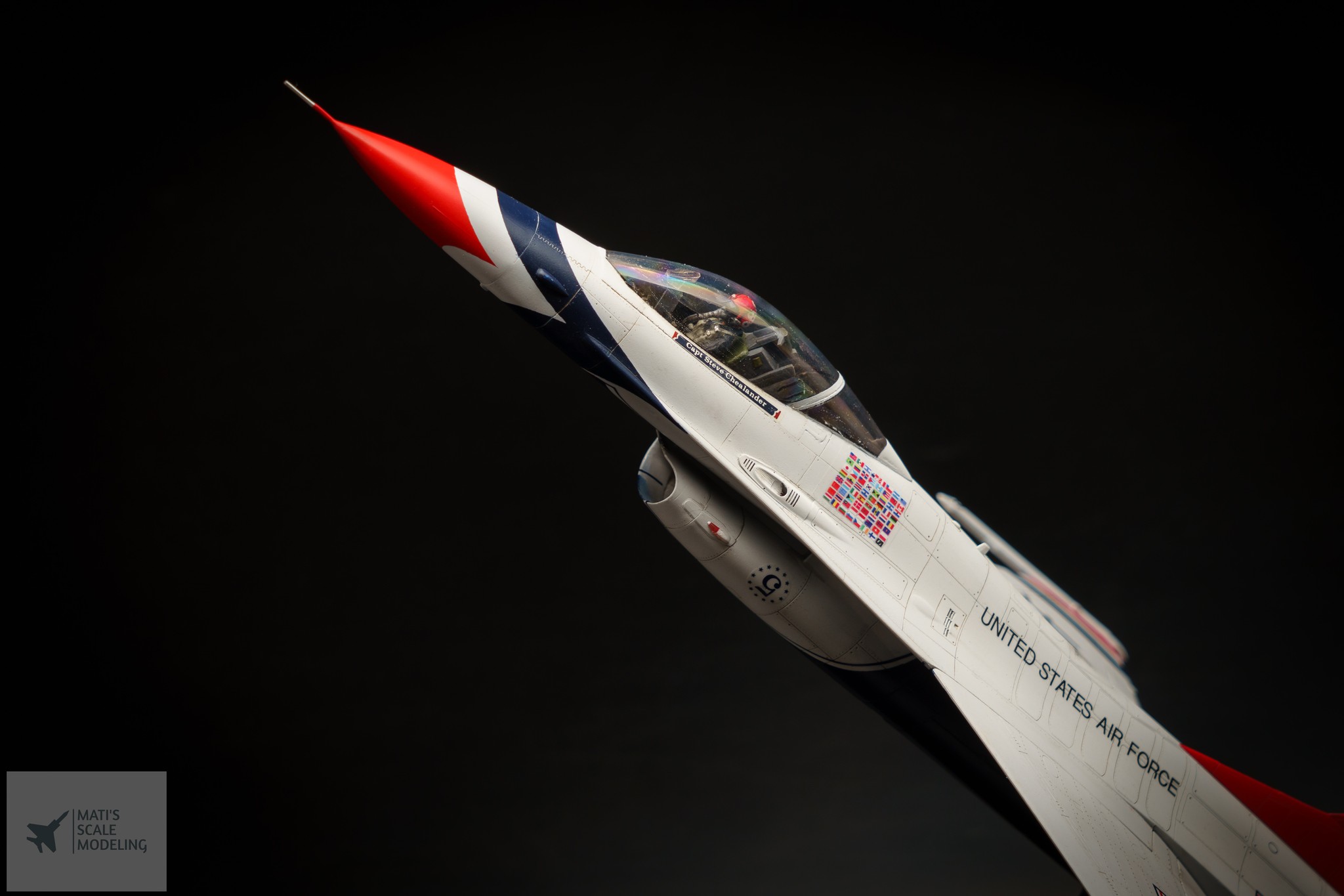 Mastercraft F-16A Thunderbirds Desktop Model – 1/48 Scale Handcrafted Replica