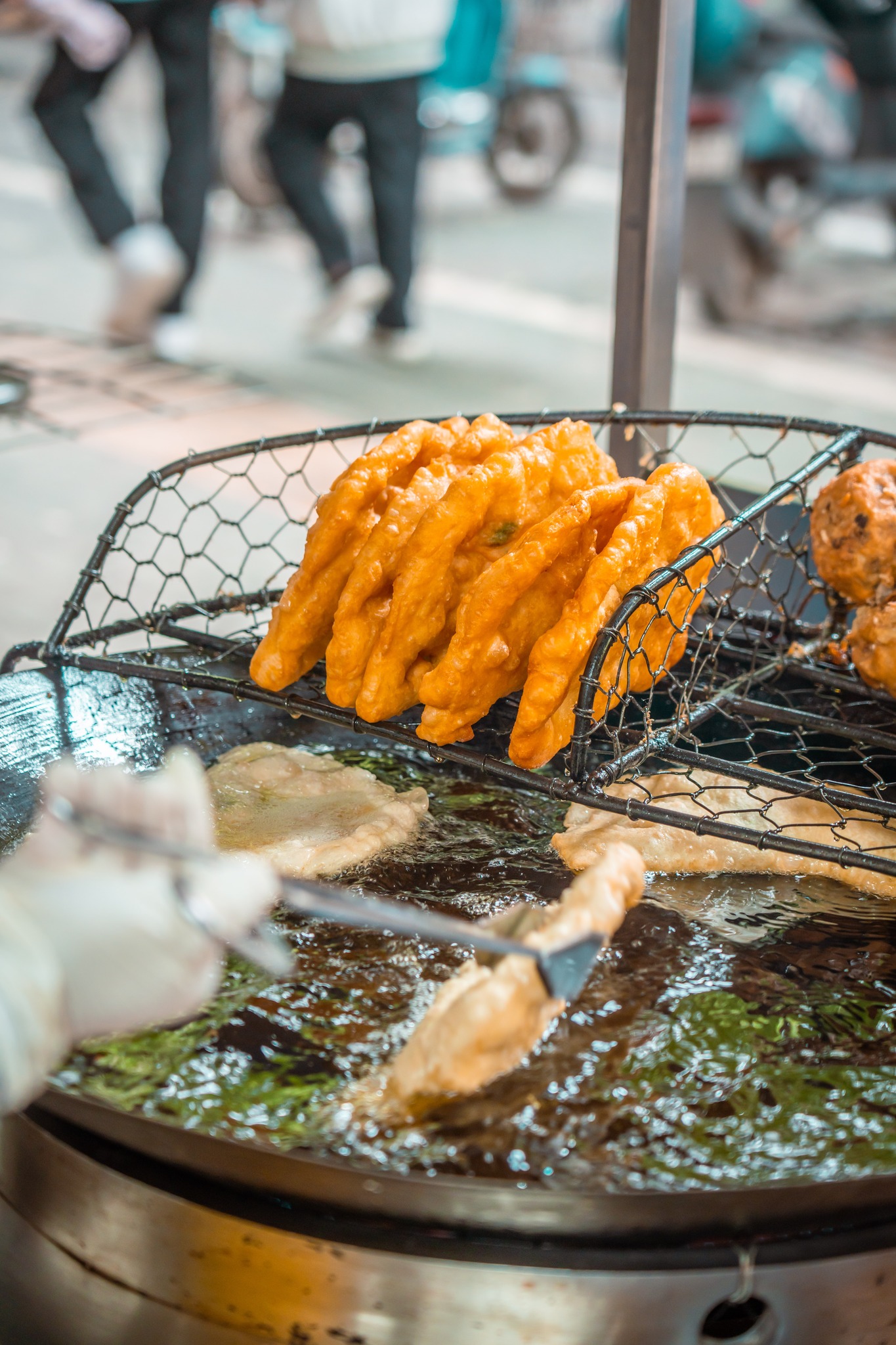 Visit Wuhan - The freshly cooked Cockscomb Dumplings await...