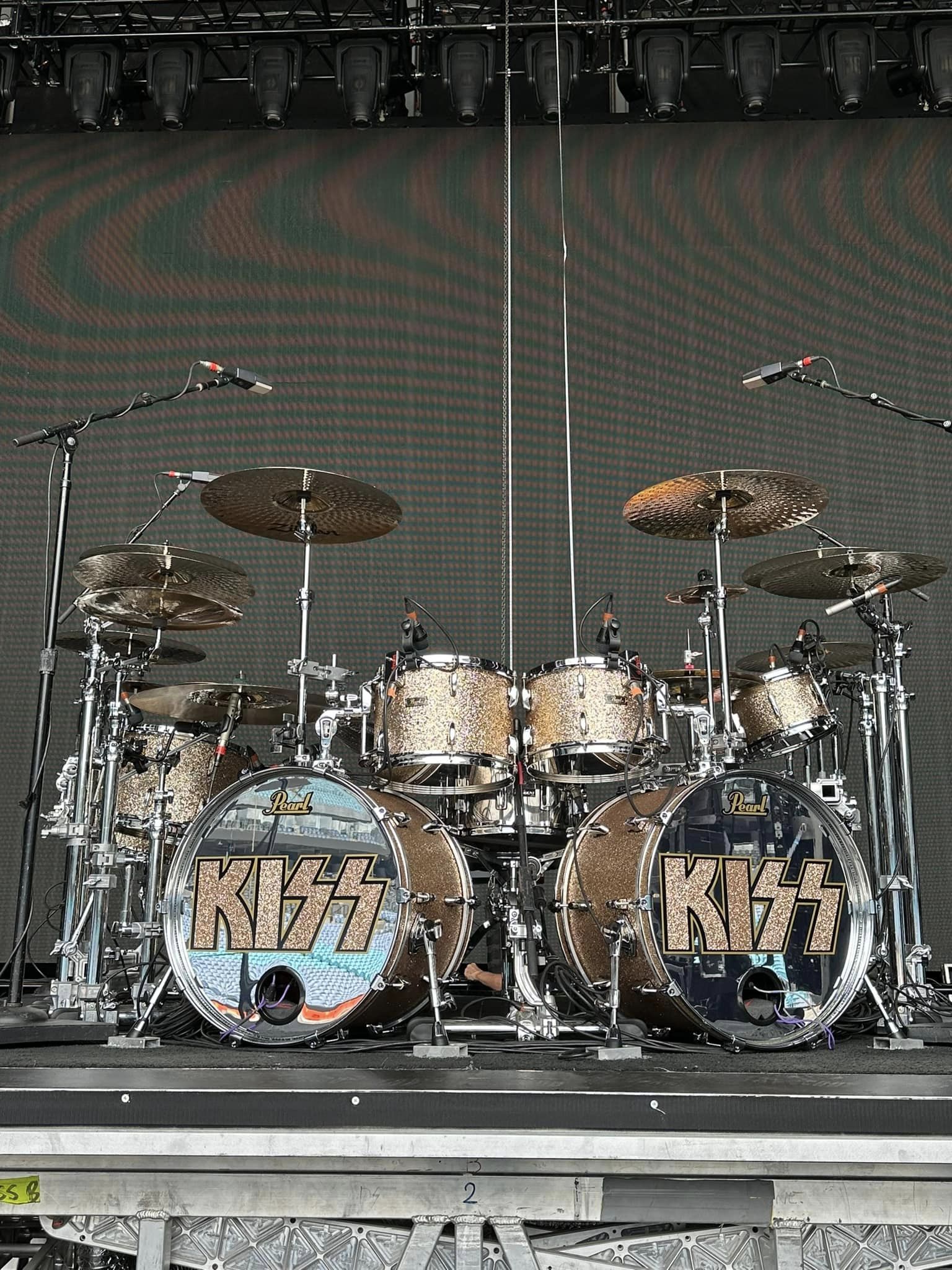 Own a stage-played #EricSinger snare drum on #KISSKruiseVIII! Full