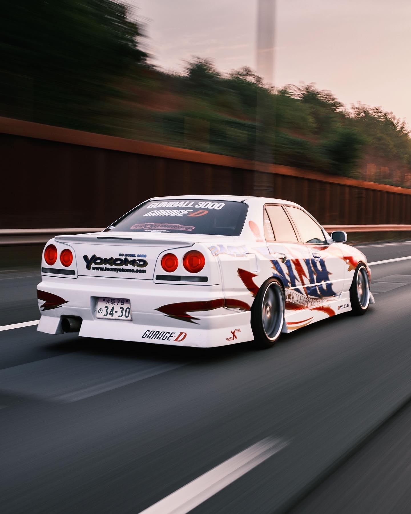 Rolling into the weekend. ✨ 📷: @scottpatersonphoto #garaged
