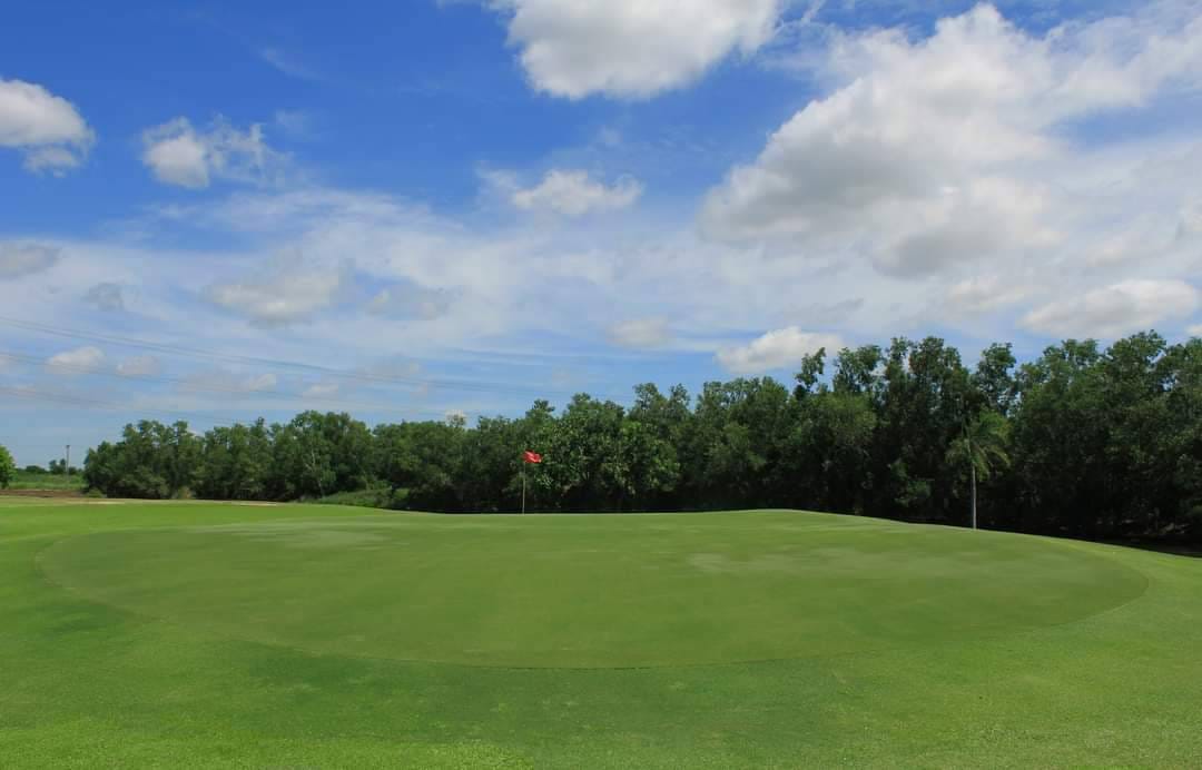 ช่วงนี้มีฝนประปราย... - Northern Rangsit Golf Club | Facebook