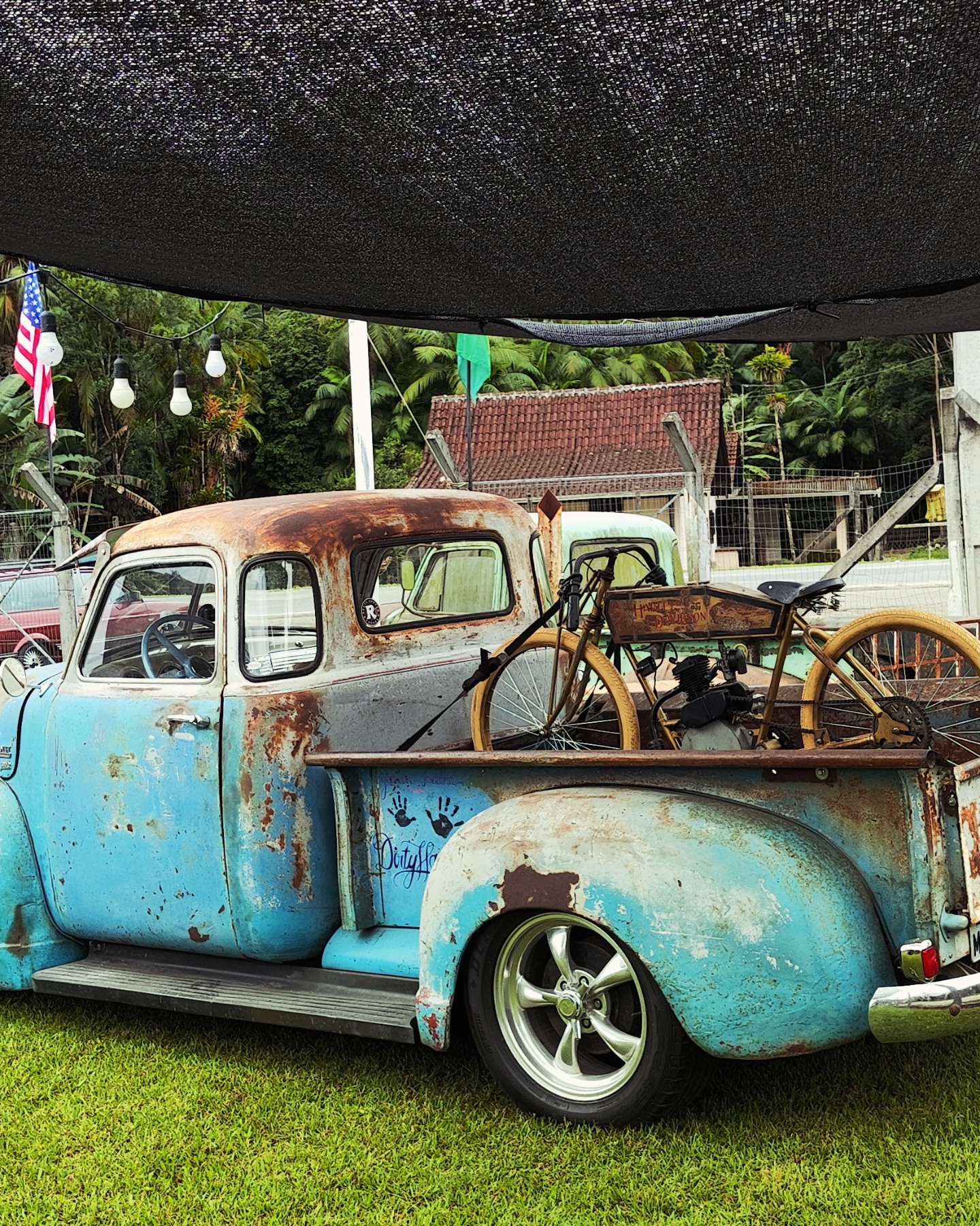 Rusty & Custom R1Garage
