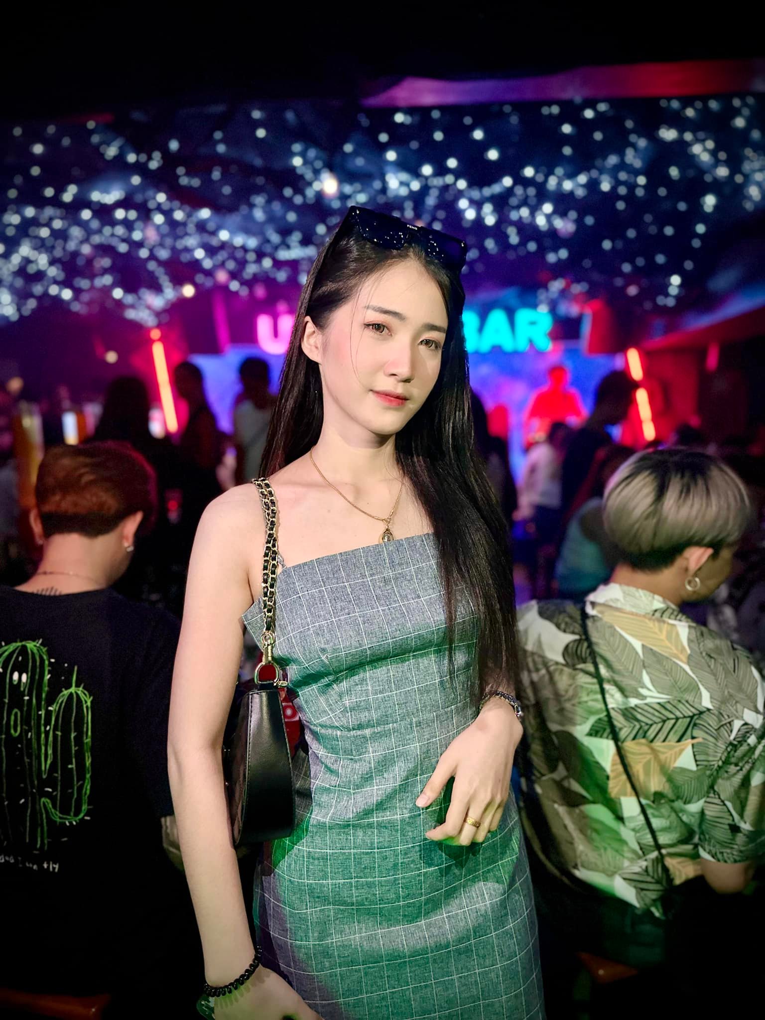 ใจสั่น เพราะกาแฟ หรือว่าเพราะ แกฟ่ะ... - Unique Bar Ratchada | Facebook