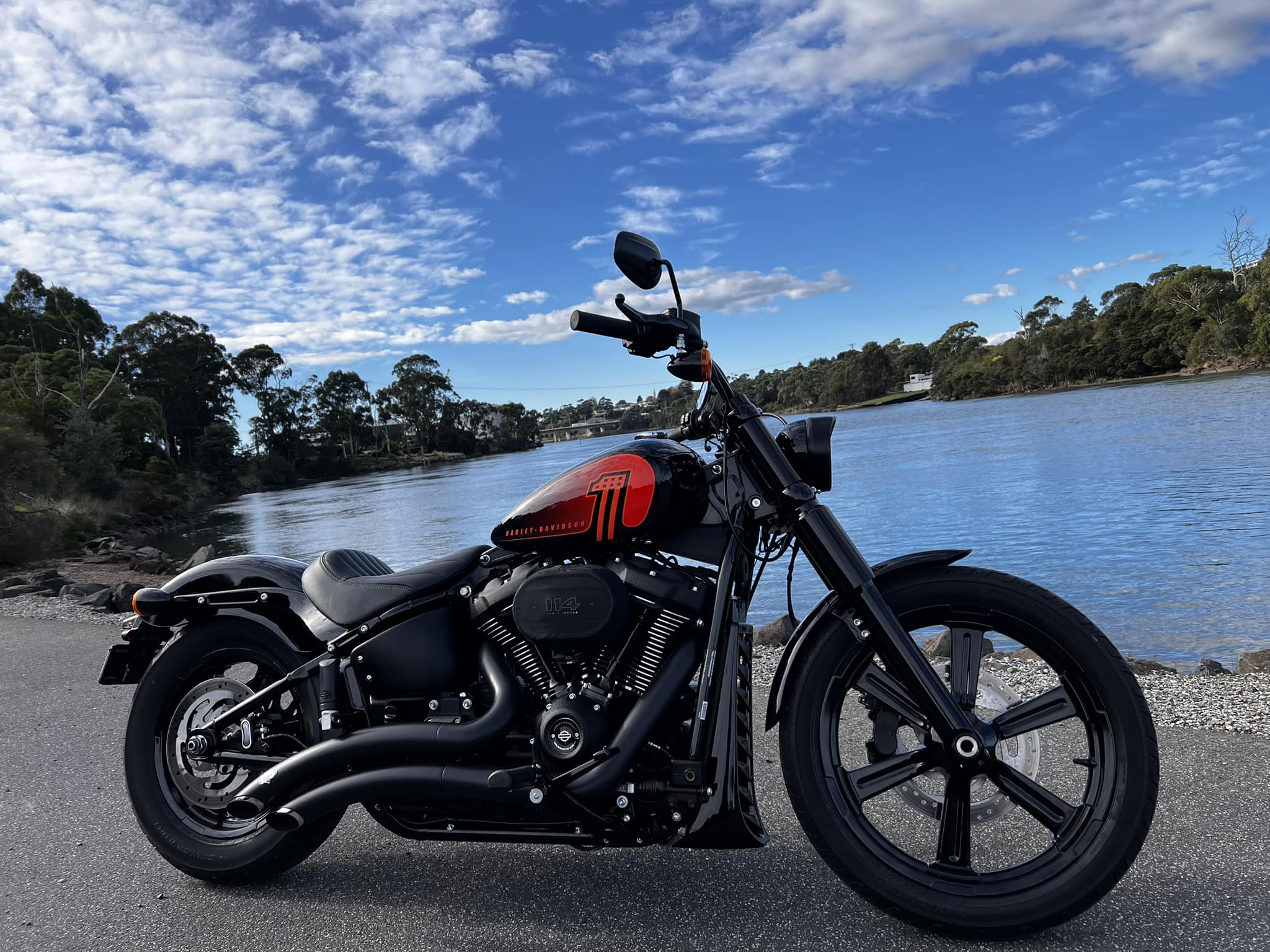 e.sen tony black【esenss25p01sp】 Upgraded Street Bob with S&S exhaust and Trask air cleaner