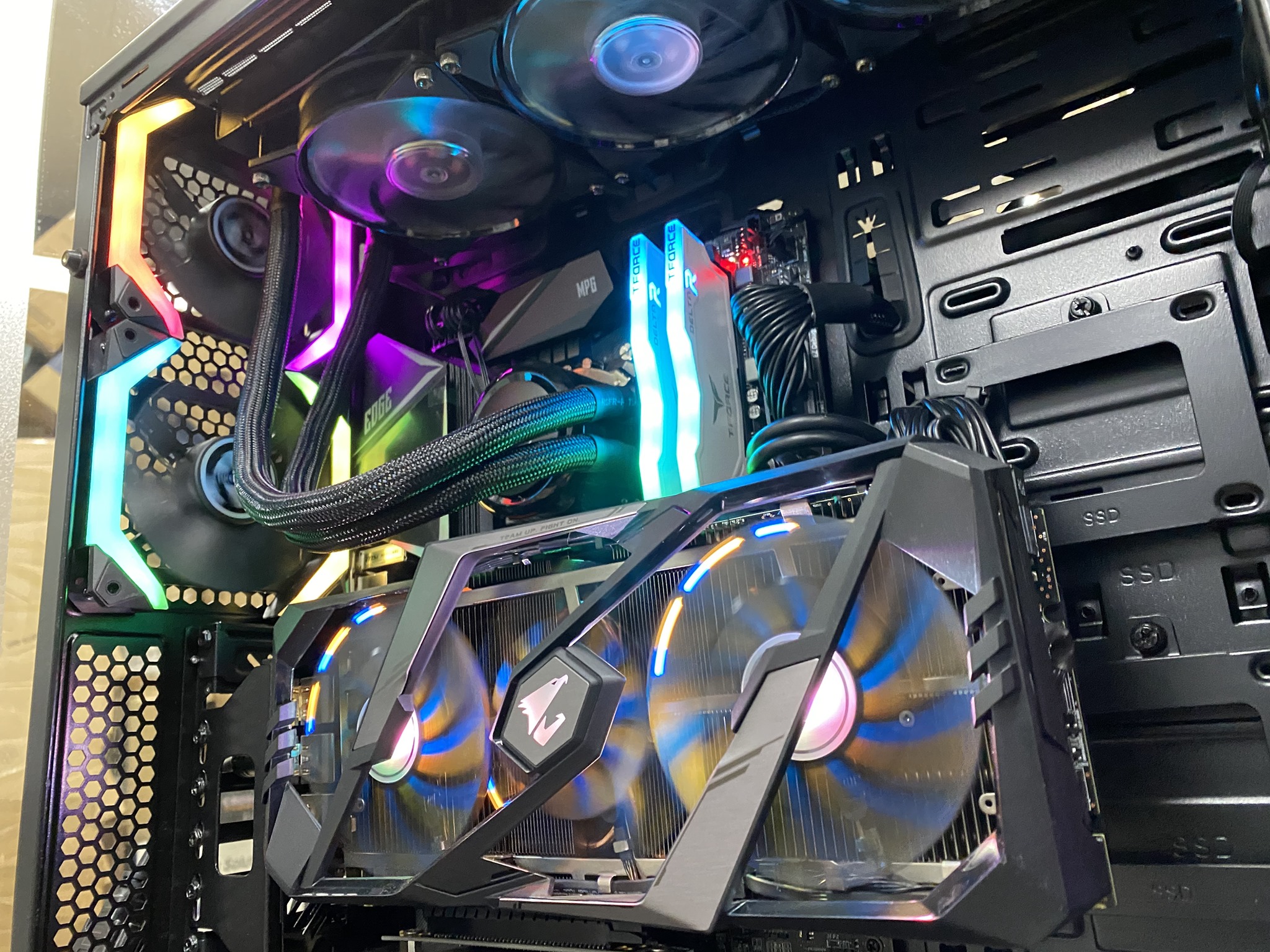 What a mean green machine this one is. Our Antec Razer Cube build 