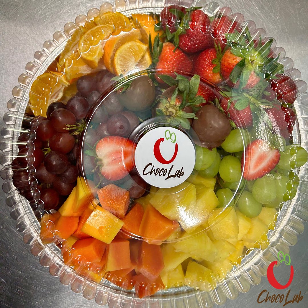 Choco Lab PR - ¿Sabías que trabajamos bandejas de frutas?...