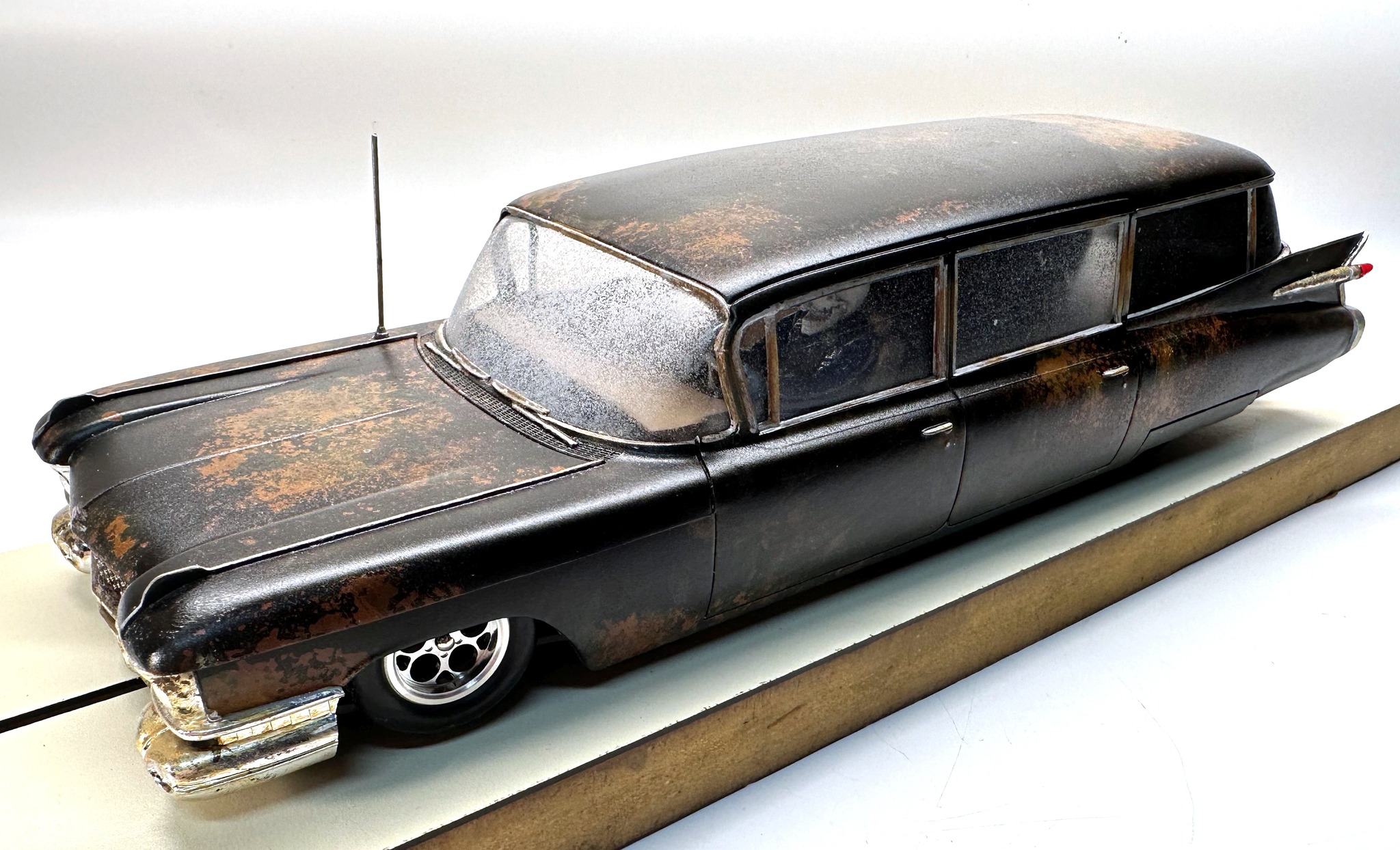 Modèle Réduit 1:18 Autoworld Cadillac Eldorado Ambulance 1959 Avec Graphiques Requin