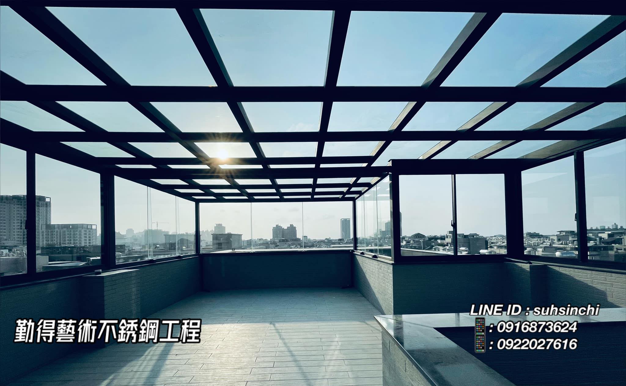 富景採光罩鋁門窗 - 常為了室內空間不夠而煩惱嗎? 將陽台改變為室內空間的另一種作法, 除將陽台加採光罩氣密窗 並再往外推,而往外退玻璃窗下 ...