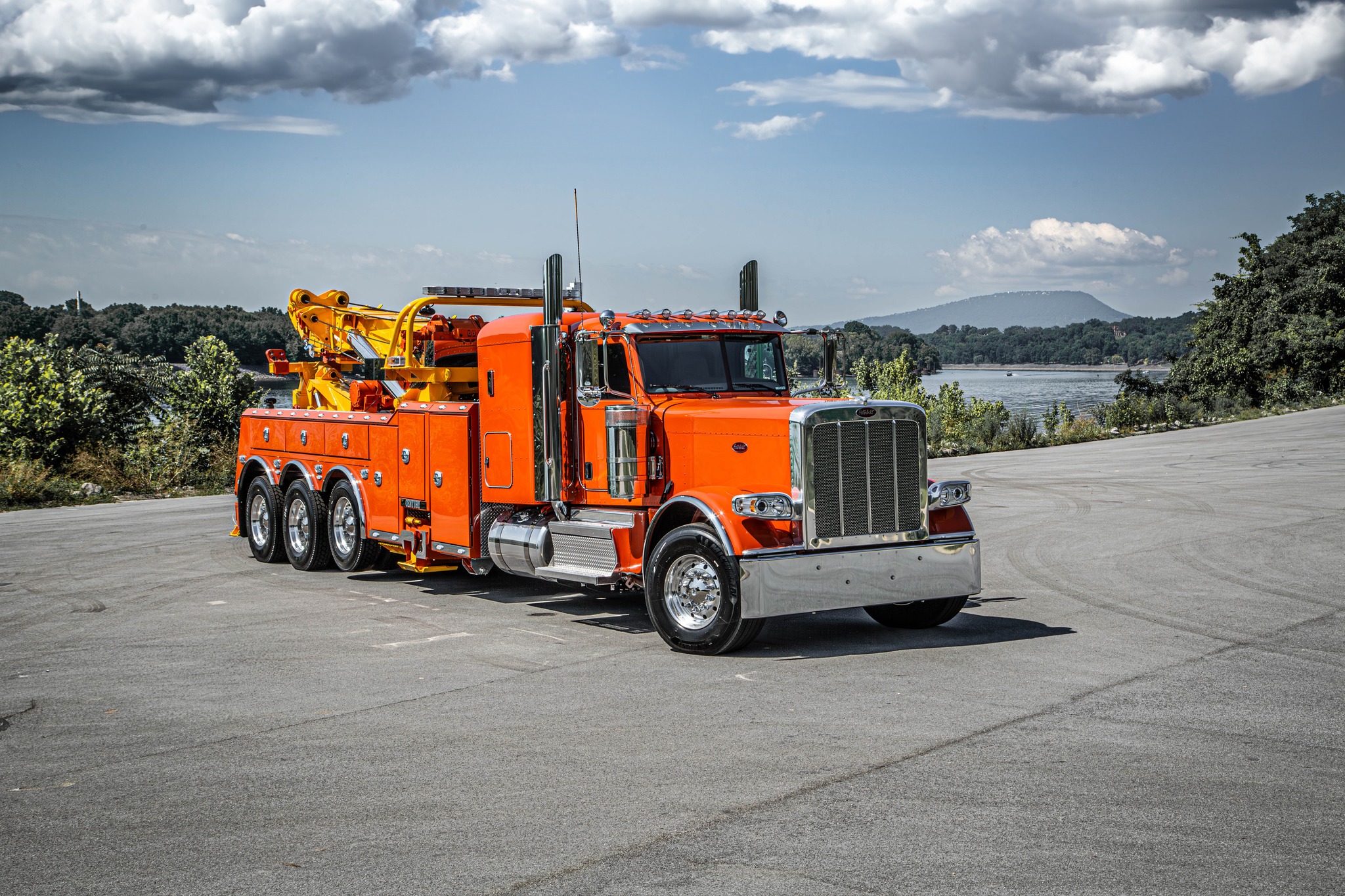 Miller Industries' Century 1150 on Pete 389 chassis