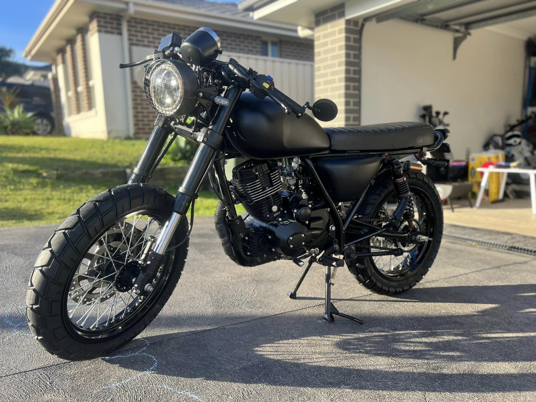 What's the Korua Cafe Racer like for carving and low-speed handling?