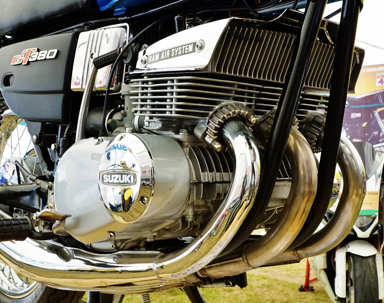 Suzuki GT380 engine”