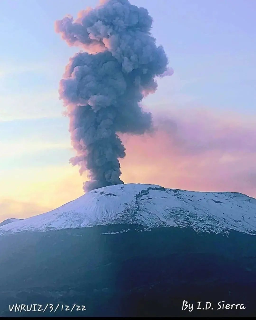 Volcanian - 03/12/2022 Pulsos eruptivo del volcán Nevado del Ruiz ...