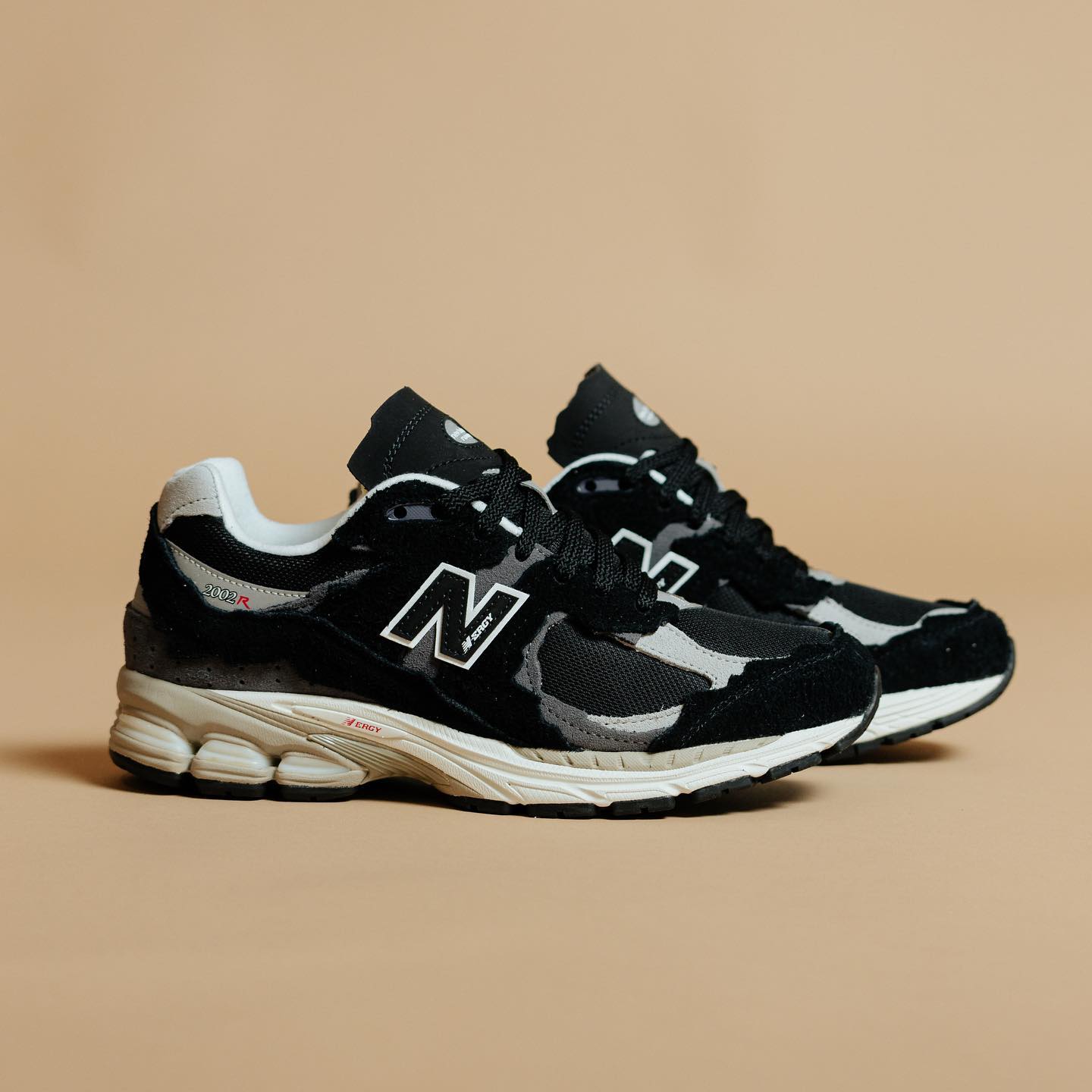 New Balance 2002R ? clean look, everyday comfort ✨ ref: U2002 