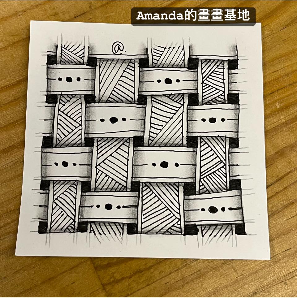 黑白配色的禪繞畫作品，畫的是禪繞圖樣... - Amanda的畫畫基地 Amanda's painting base