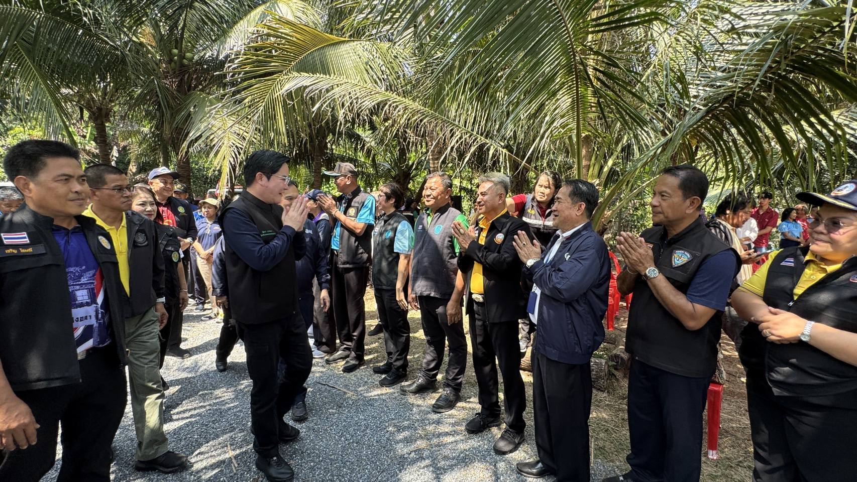 อธพ และ ผส.พด.12 ร่วมคณะ... - สำนักงานพัฒนาที่ดินเขต 12 | Facebook