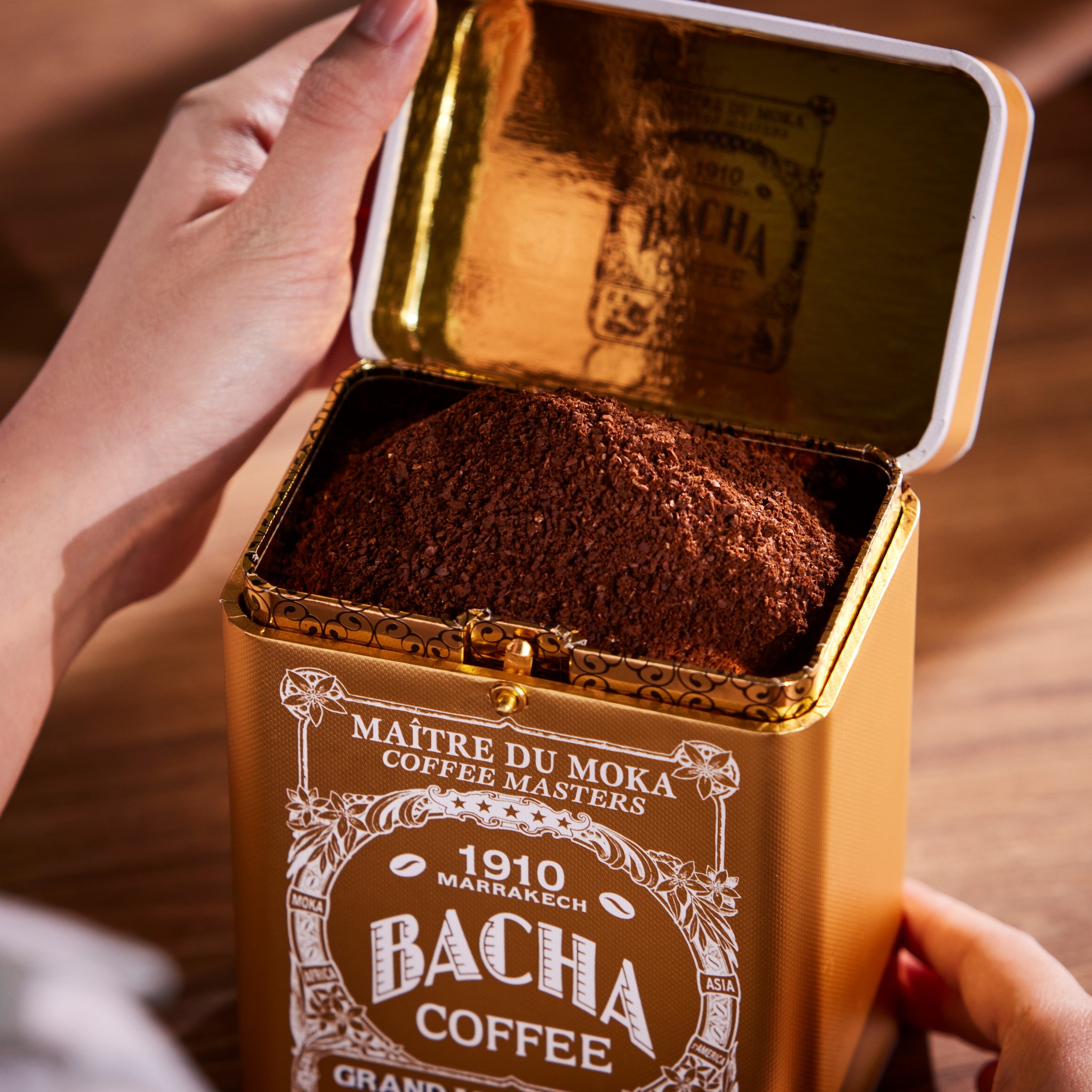 Presenting, easy-to-gift treasures under 150$. Light a Song of